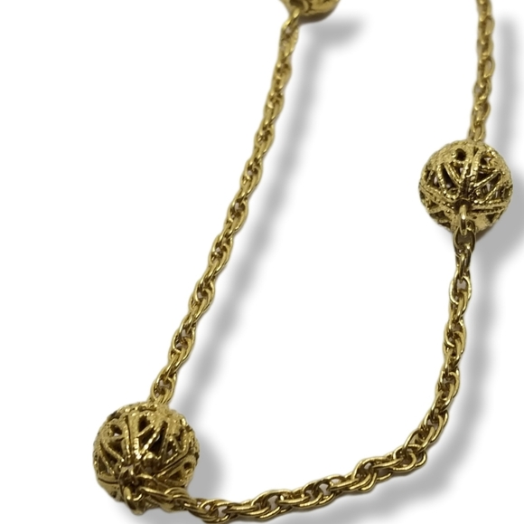 VINTAGE GOLDTONE FILIGREE BALL DETAILED CHAIN NECKLACE - Picture 5 of 7